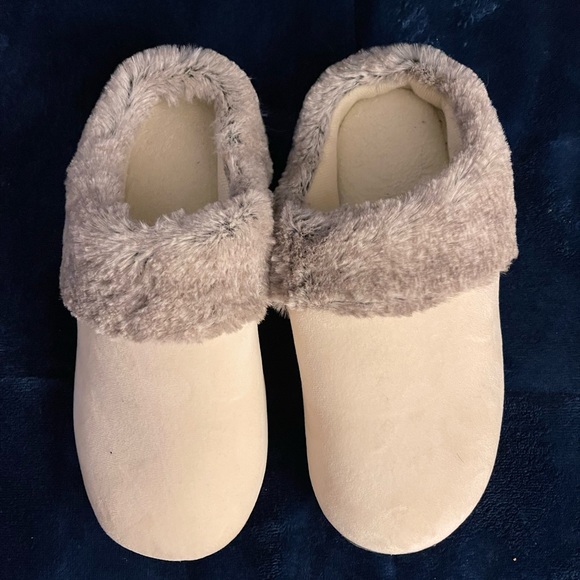 Women’s white Isotoner slippers